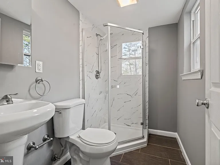 2344 Fernwood Ave — Photo 29