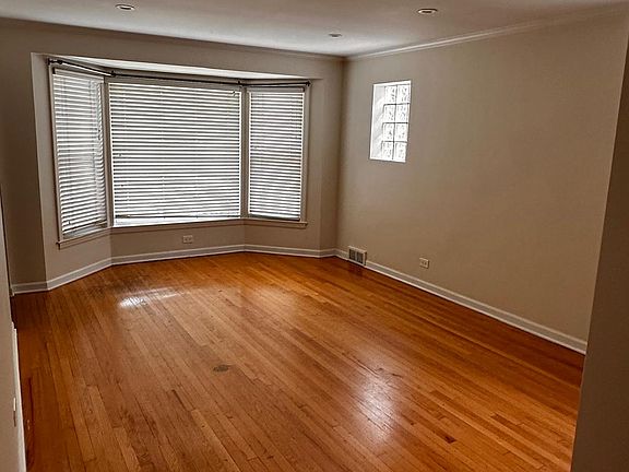 3rd image of 5238 N Larned Ave #Na