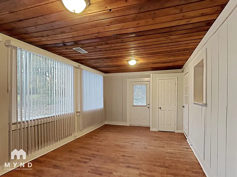 588 Henderson Rd — Photo 17