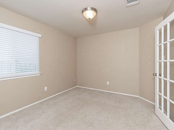 5th image of 409 Rowdy Dr