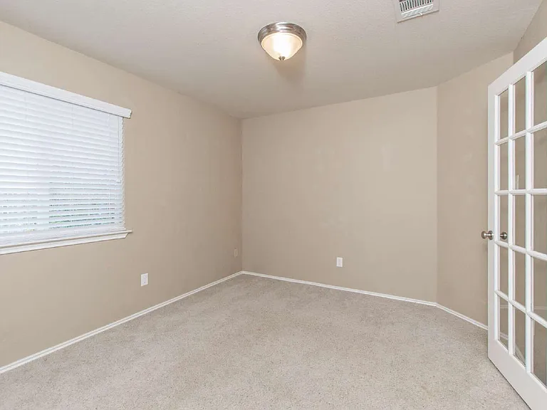 409 Rowdy Dr — Photo 5