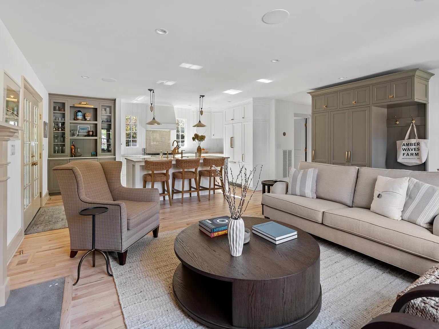 Newly Renovated Charmer in East Hampton — Photo 1