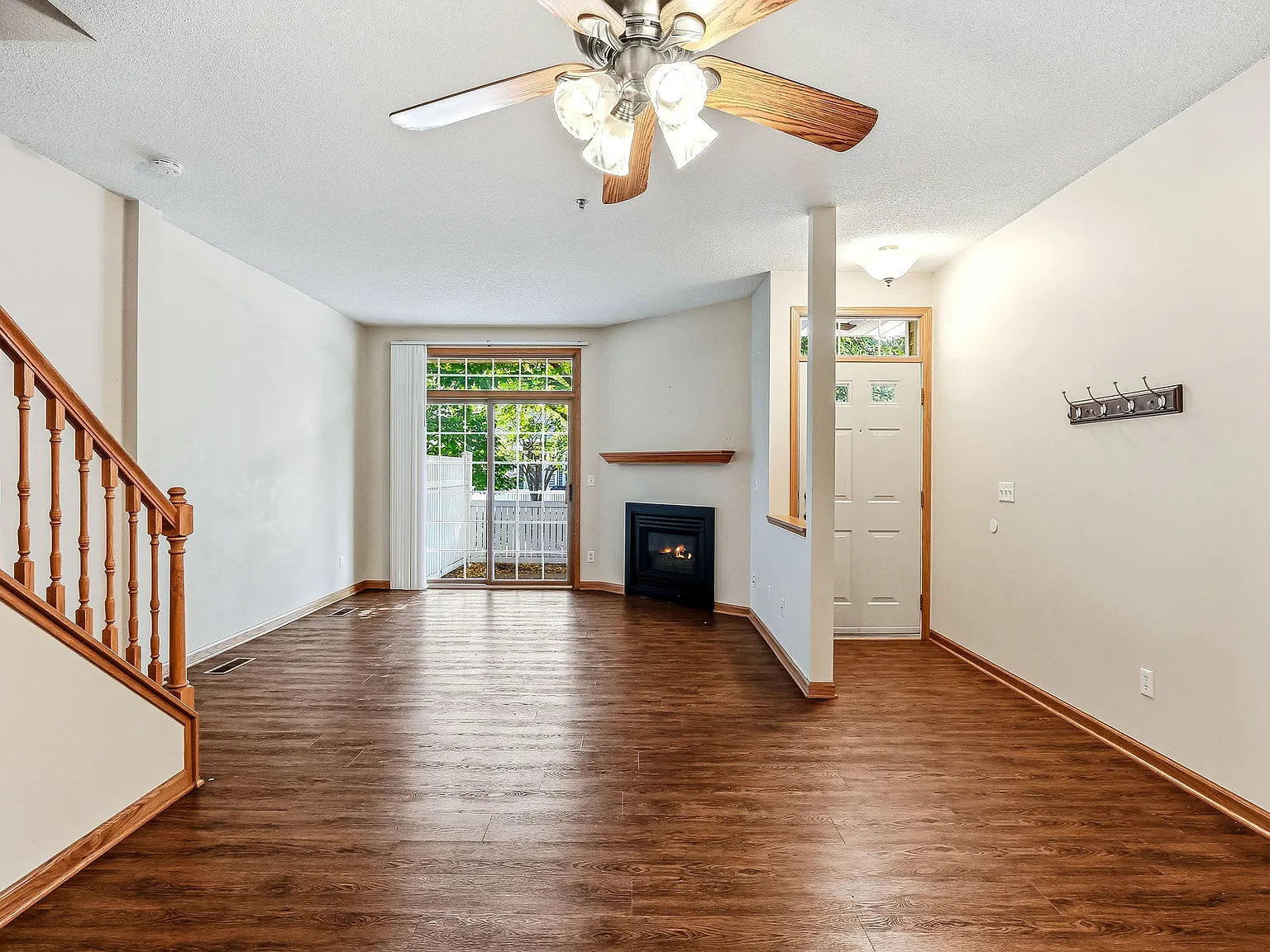2 bed, 1226 sqft, $1,999 — Photo 4