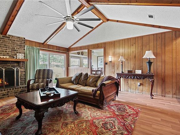 2nd image of 124 Kingston Dr