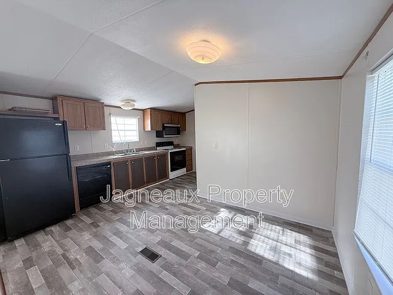2214 Center St — Photo 5