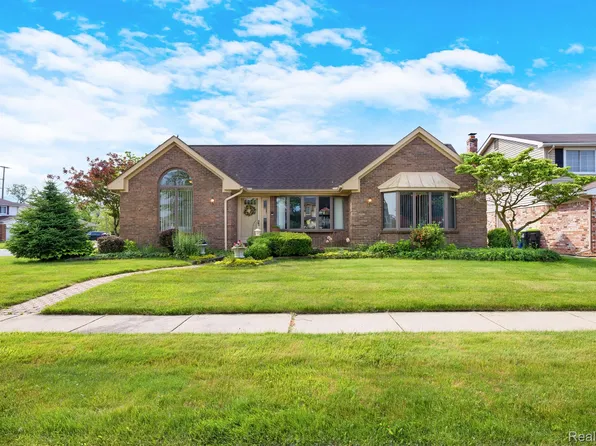 14809 Williams Ct, Gibraltar, MI 48173