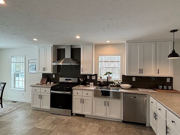 5th image of 2 Rose Ln