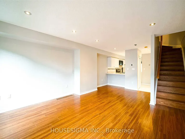 80 Strathaven Dr #21 — Photo 5