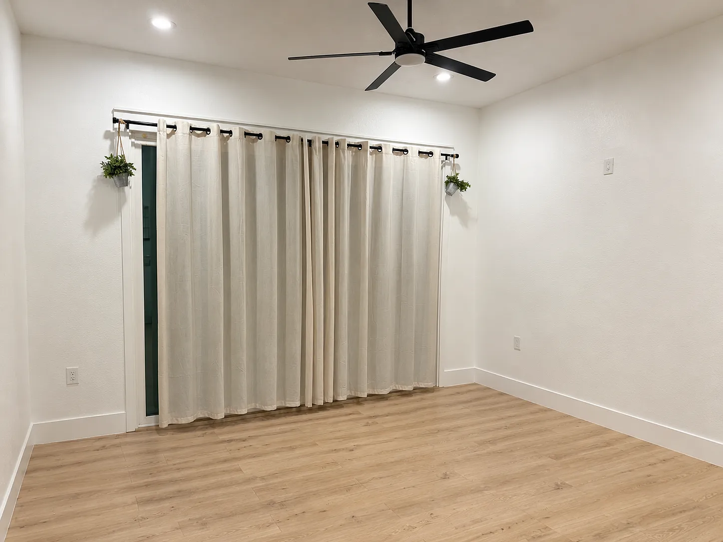 3 bed, 1200 sqft, $2,800 — Photo 3
