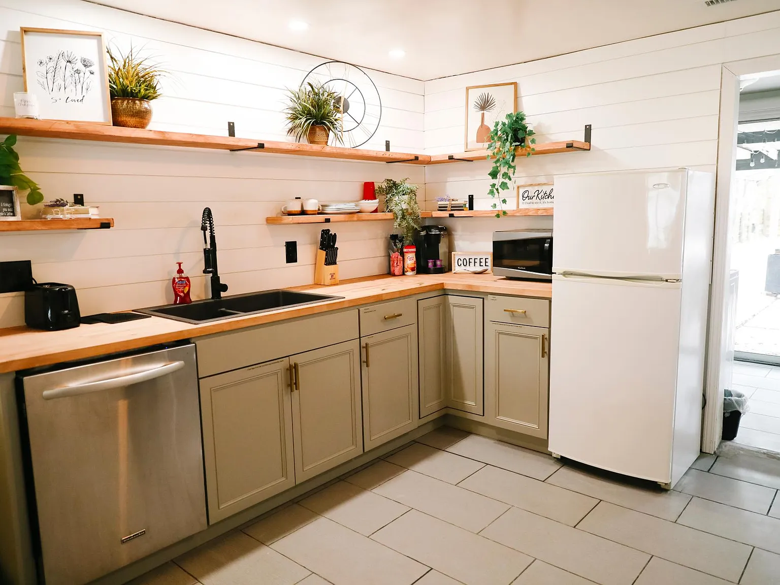 2 bed, 900 sqft, $1,600 — Photo 3