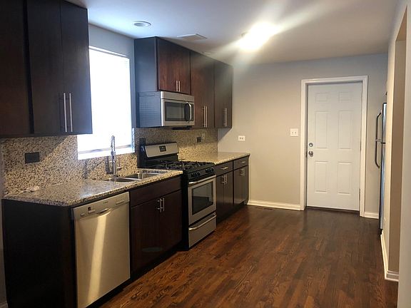 3rd image of 1213 W Erie St #1