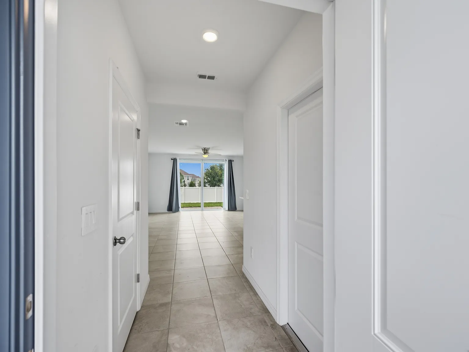 3 bed, 1347 sqft, $2,195 — Photo 4