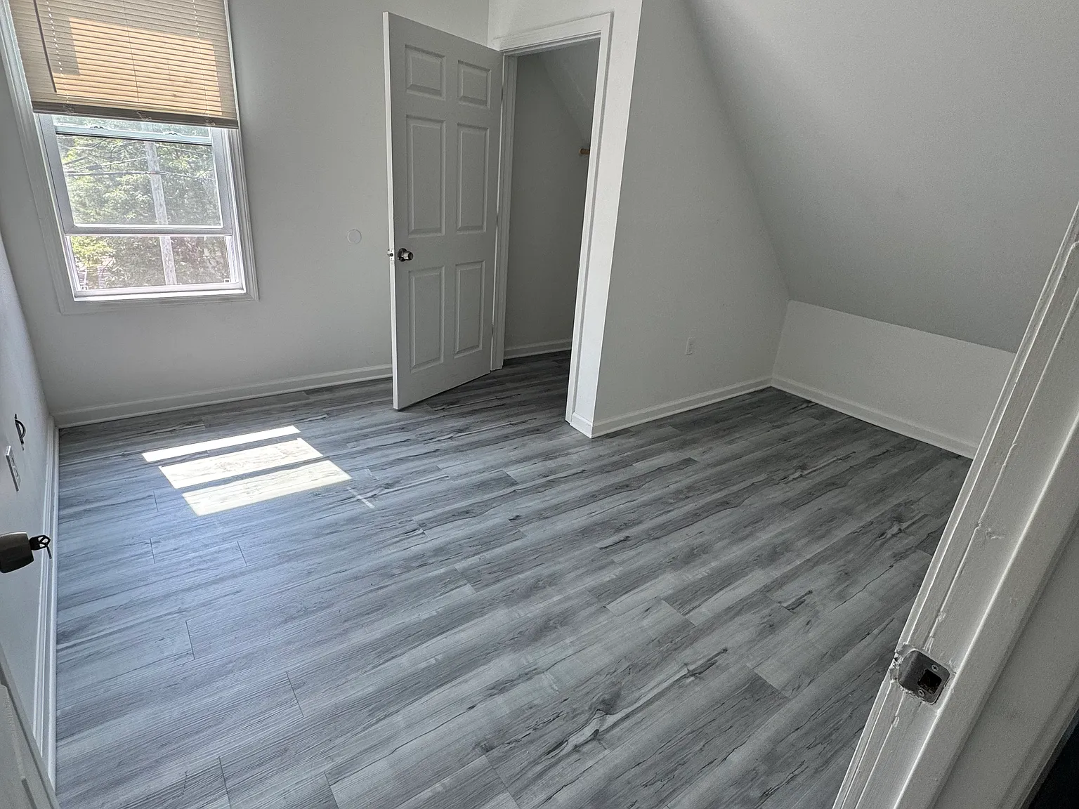 4 bed, 1900 sqft, $3,400 — Photo 3