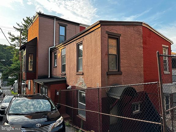 3rd image of 729 W Norwegian St