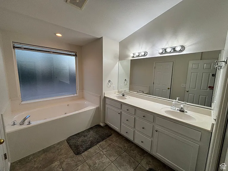 2357 W 1620 North Cir — Photo 12