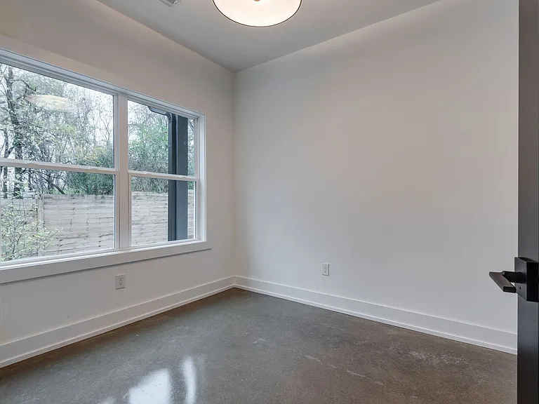 862 W Sharpe Ave #4 — Photo 3