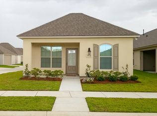 7710 W Pelican Lakes Ave, Baton Rouge, LA 70820