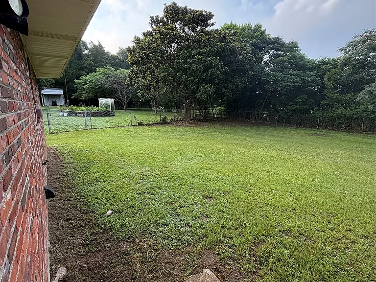 242 Clubview Dr — Photo 12