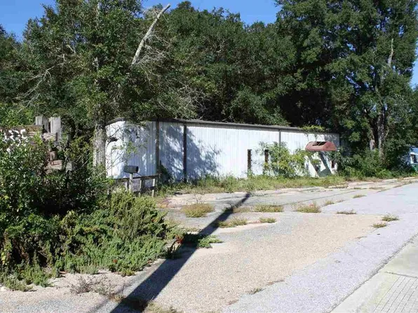 6017 Stewart St, Milton, FL 32570