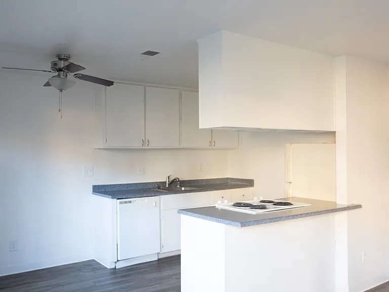 Walnutwood Apartments — Photo 19