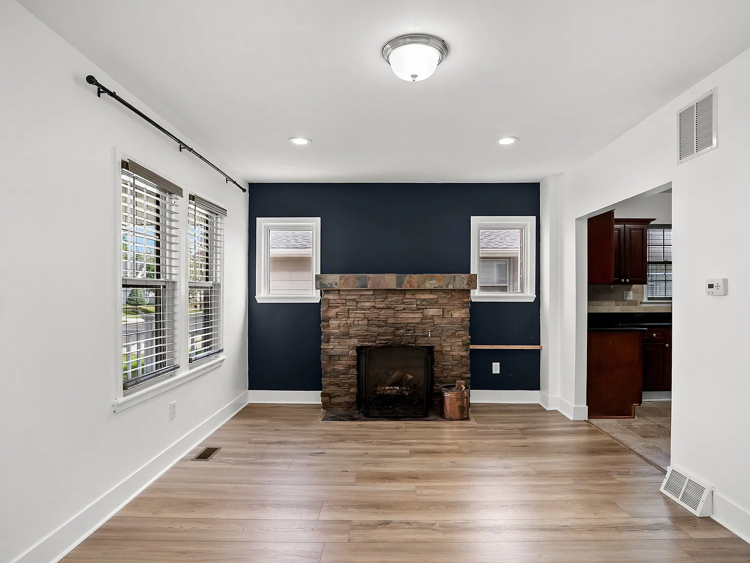 3 bed, 1504 sqft, $3,100 — Photo 3