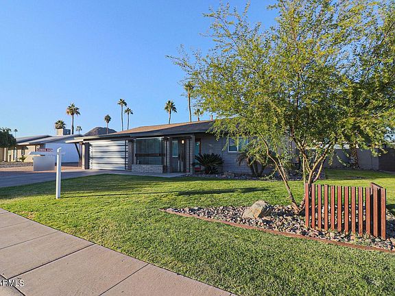 2nd image of 2816 E Windrose Dr