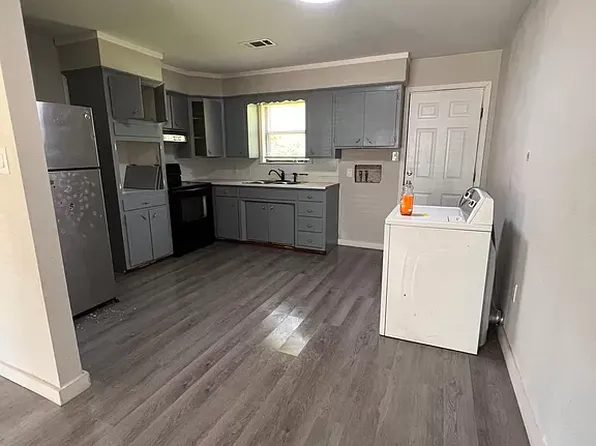 903 E 7th St, Russellville, AR 72801