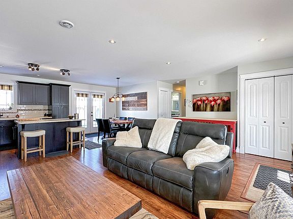 4th image of 734 Stead Rd