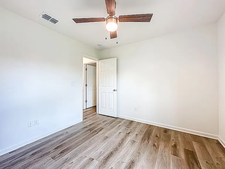 780 W 5th St — Photo 15