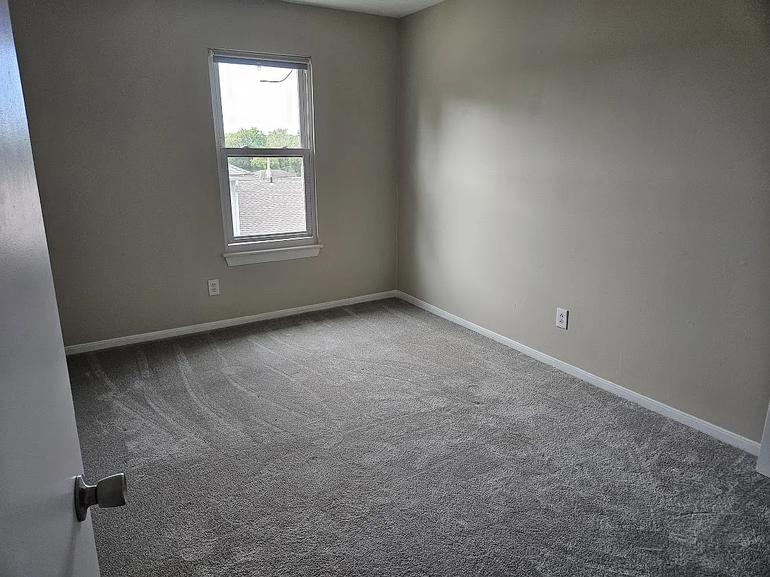 2 bed, 750 sqft, $1,300 — Photo 3