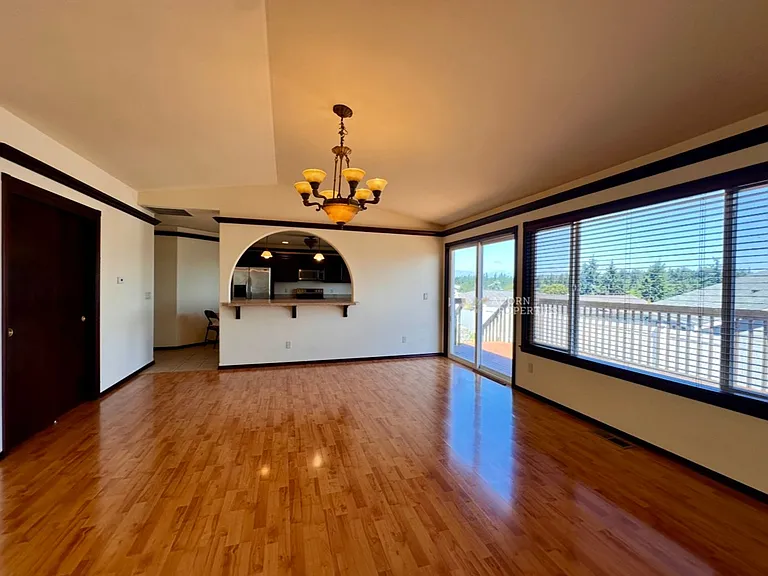 1331 SW Harbor Vista Cir — Photo 12