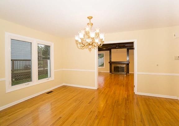 5th image of 1942 Glenrock Ln