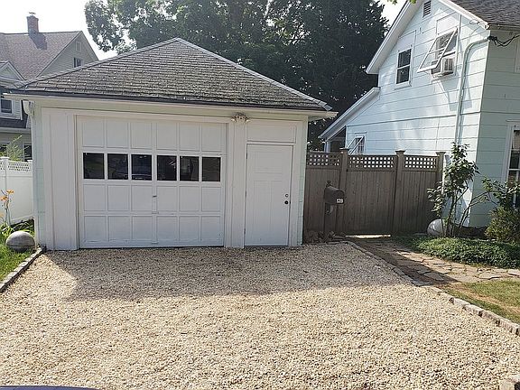 Detached Garage
