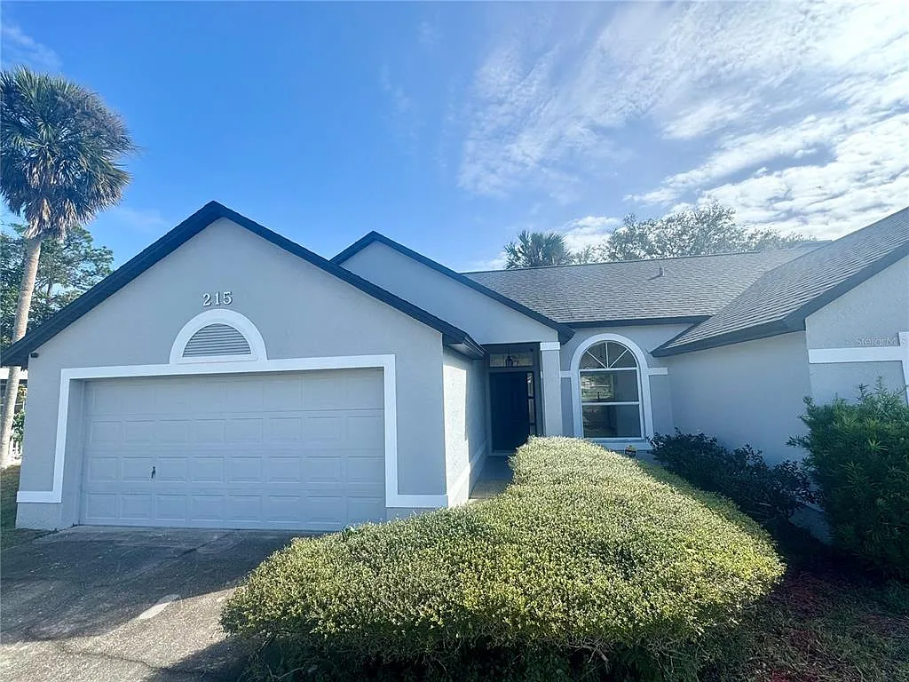 4 bed, 2.0 bath, 1845 sqft, $2,450 — Photo 2