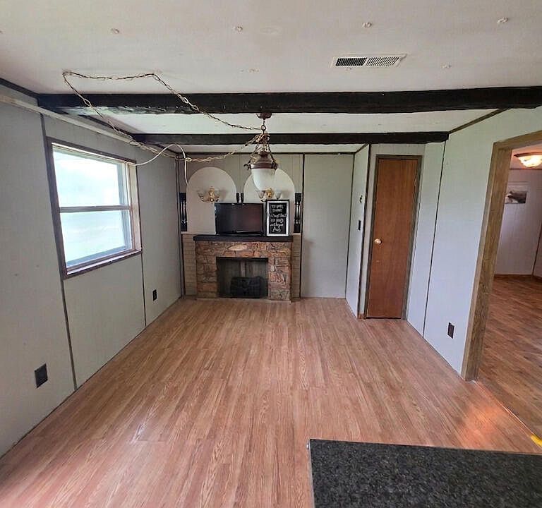 7th image of 220 Gillispie Rd