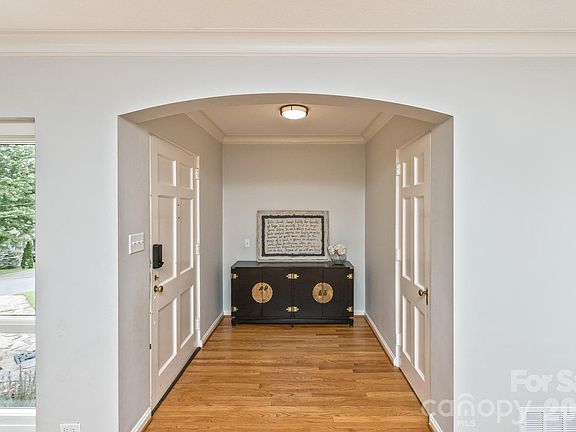 5th image of 83 Edgelawn Rd