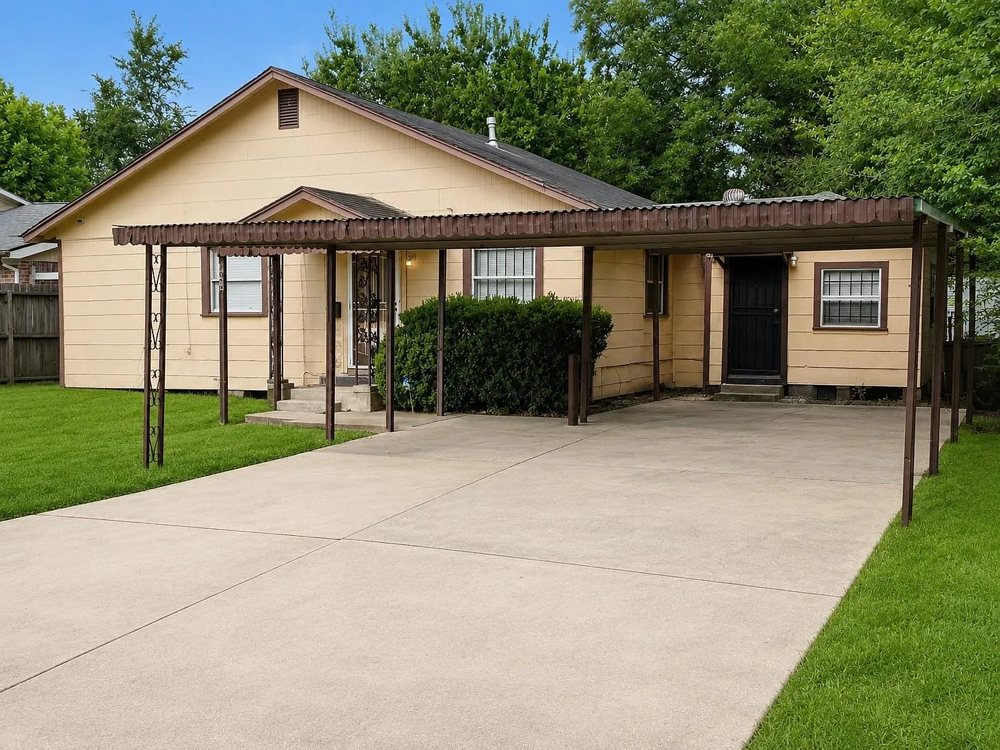4 bed, 1.5 bath, 1604 sqft, $1,695 — Photo 1