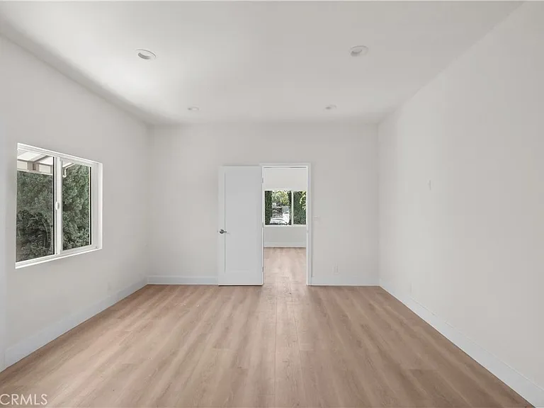 1530 N Mariposa Ave — Photo 15