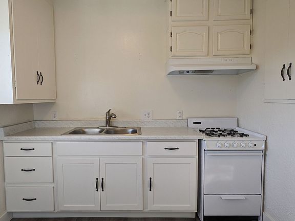 4th image of 3983 T St