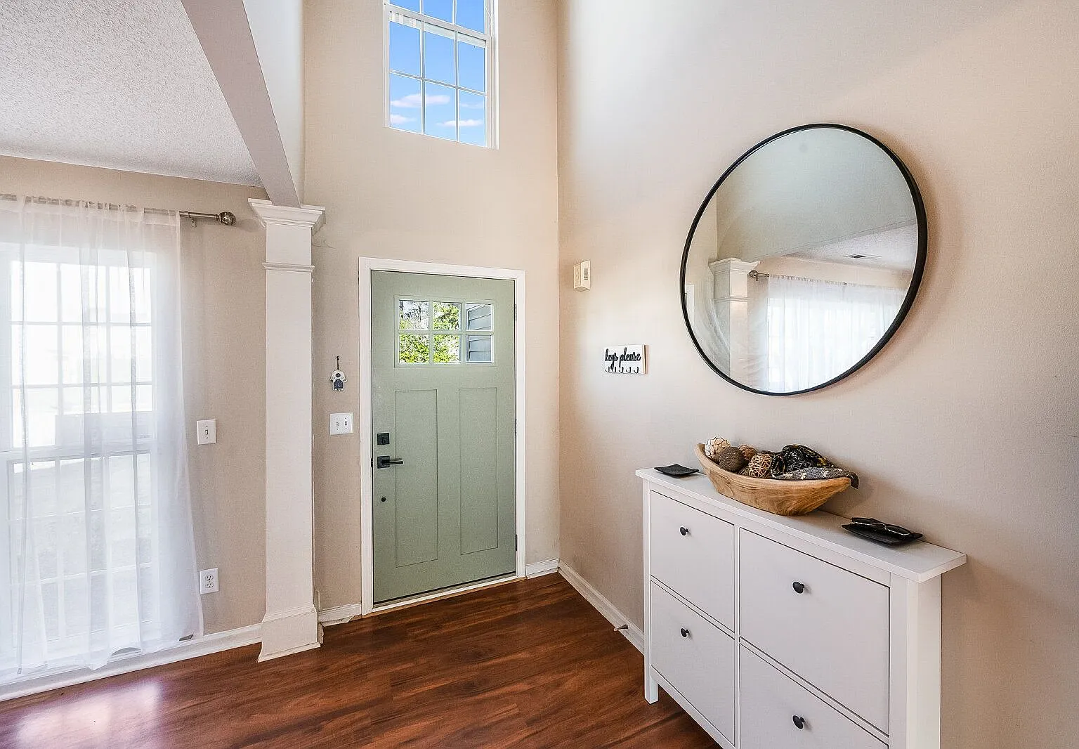 4 bed, 2.5 bath, 1946 sqft, $2,200 — Photo 3