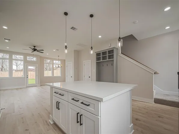 918 Saint Clair St #B, Houston, TX 77088