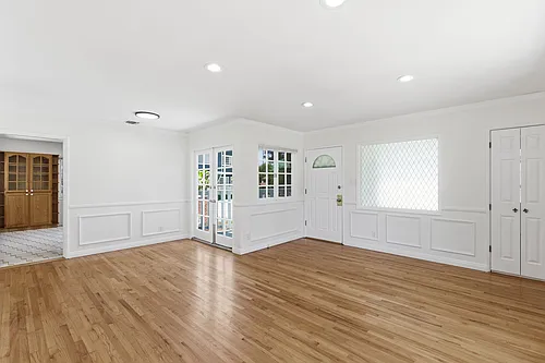 12334 Moorpark Street Photo 1