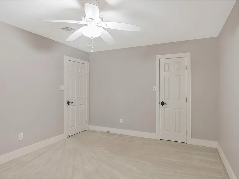 1207 Nagle St — Photo 6