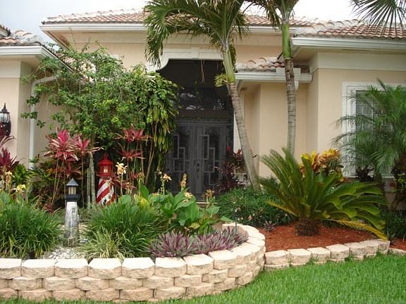 Screened front entry