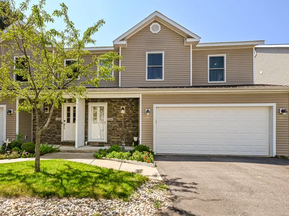 2566 Holiday House Rd, Saint Joseph, MI 49085