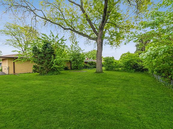 2nd image of 670 Patricia Ln