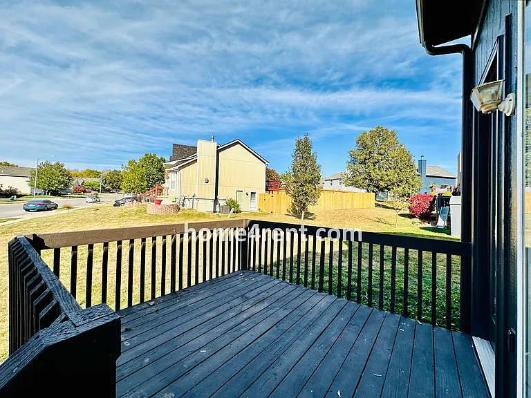 8310 NW 77th Ter — Photo 38