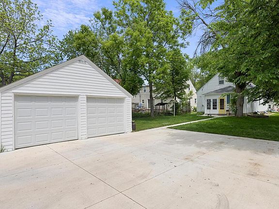 5th image of 1033 Hall Ave