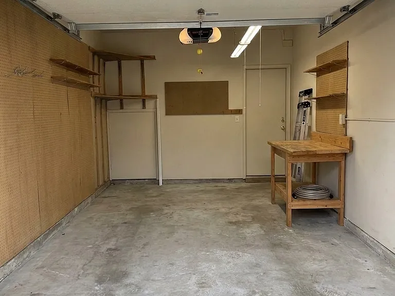 910 Lake Forest Dr — Photo 14