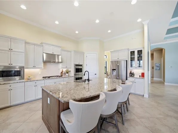 8816 Savona CT, NAPLES, FL 34119